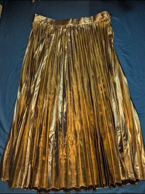 Free Assembly Metallic Gold Pleated Skirt - Women's Large (12-14)